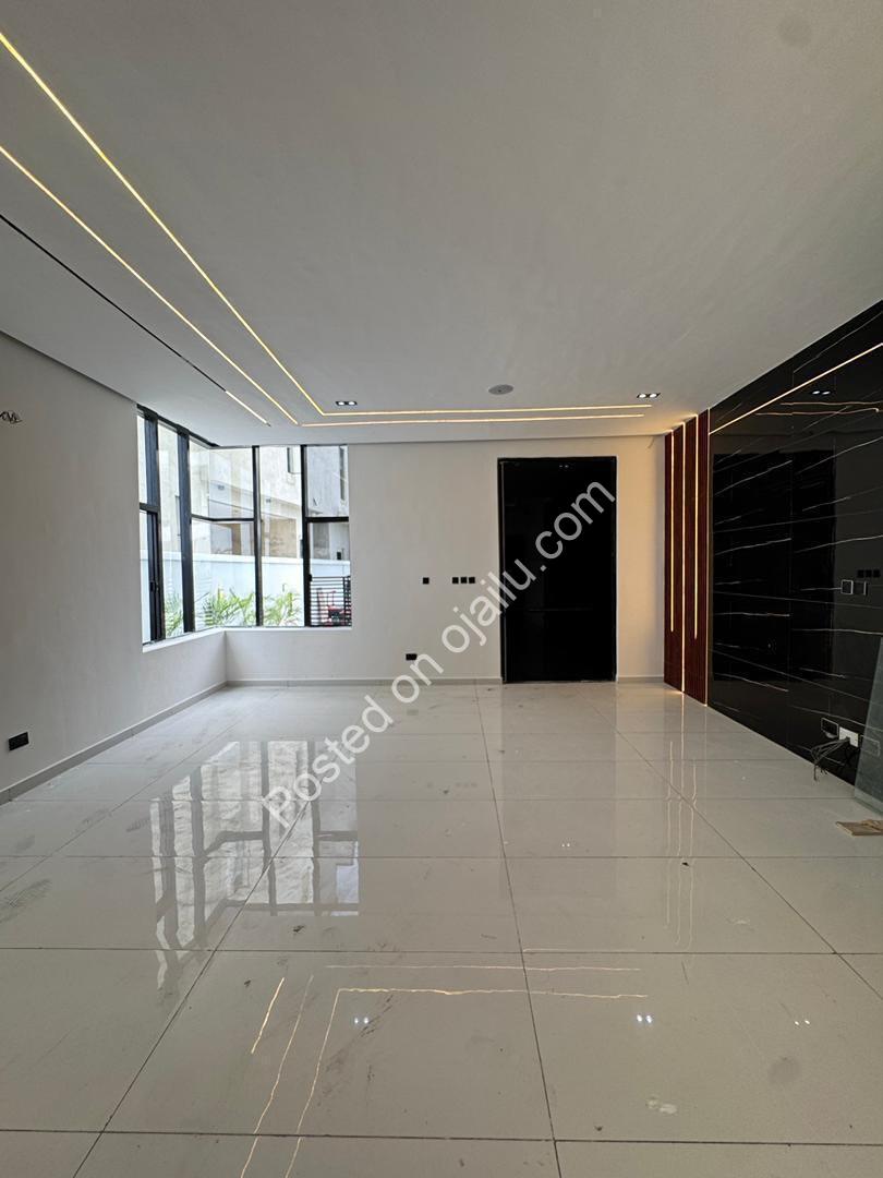 Lekki Luxury: 4-Bed Ensuite Duplex with BQ