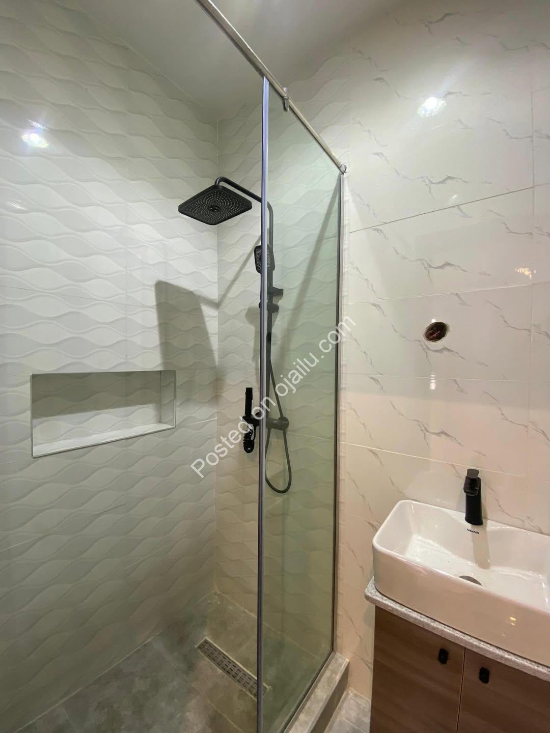 Lekki’s Finest: 2-Bed Luxury Haven with Gym & Balcony