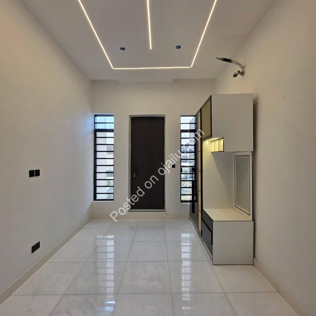 Luxury 5-Bed Duplex with Pool in Lekki