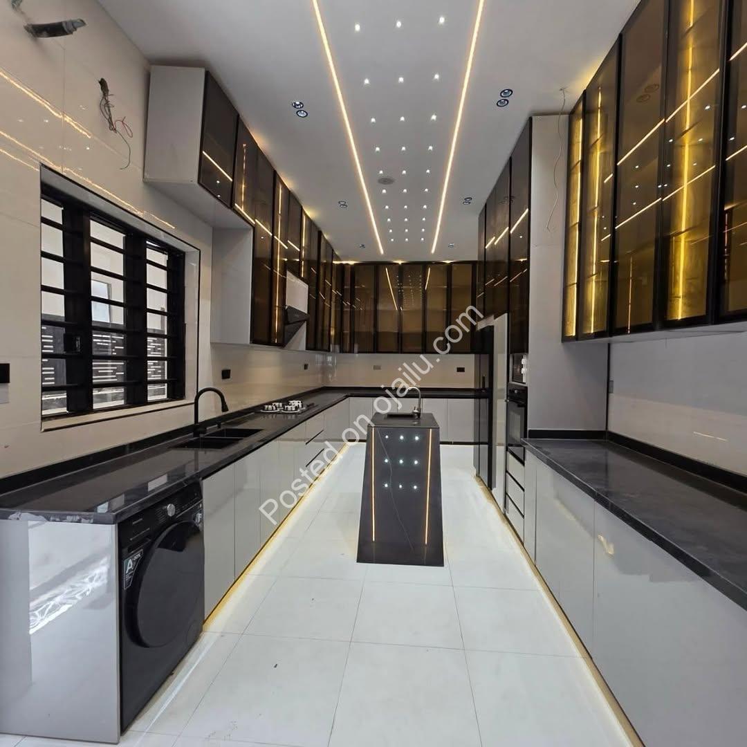 Luxury 5-Bed Duplex with Pool in Lekki