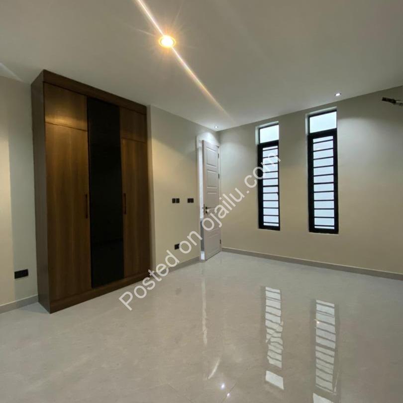 Orchid’s Finest: 5-Bed Poolside Estate