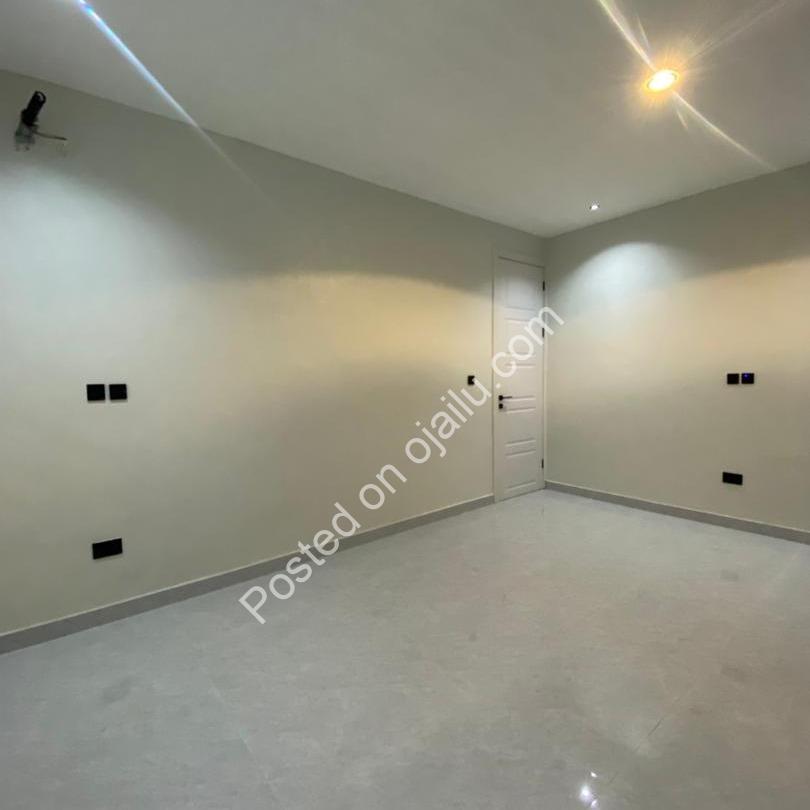 Orchid’s Finest: 5-Bed Poolside Estate