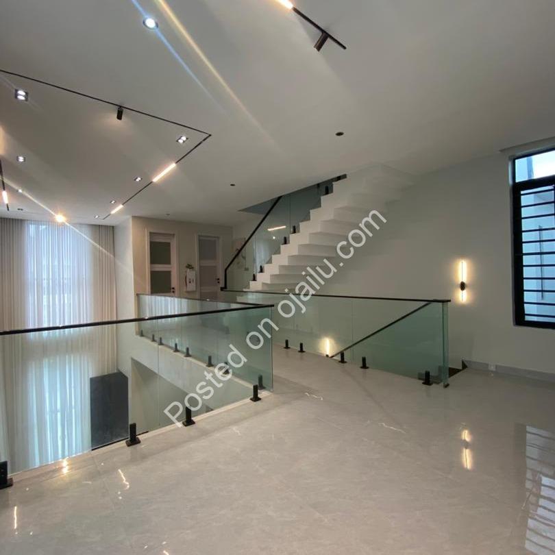 Orchid’s Finest: 5-Bed Poolside Estate