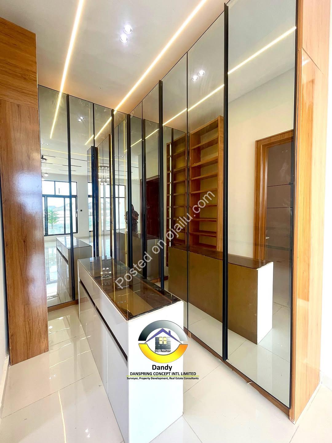 Opulent 5-Bedroom Estate with Resort-Style Pool in Lekki