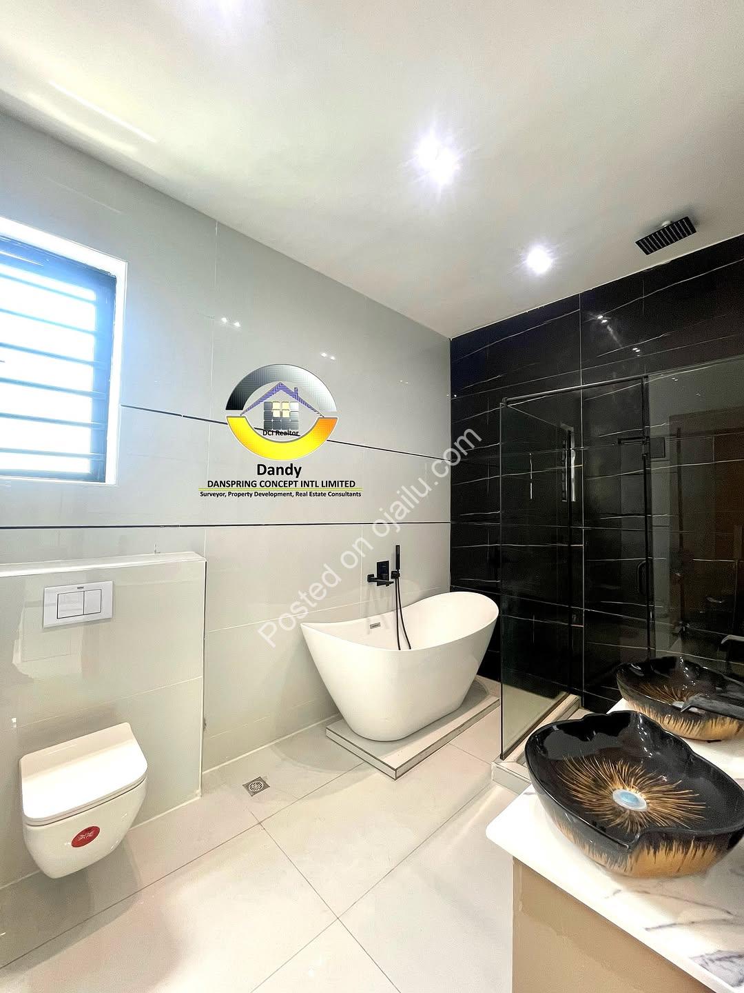 Opulent 5-Bedroom Estate with Resort-Style Pool in Lekki