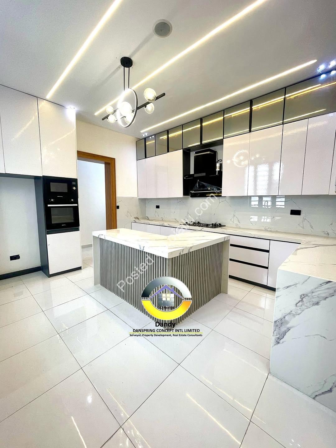 Opulent 5-Bedroom Estate with Resort-Style Pool in Lekki