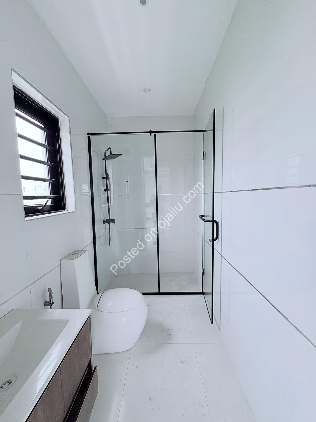 Cinema & Pool: Your 6-Bed Ajah Dream Home