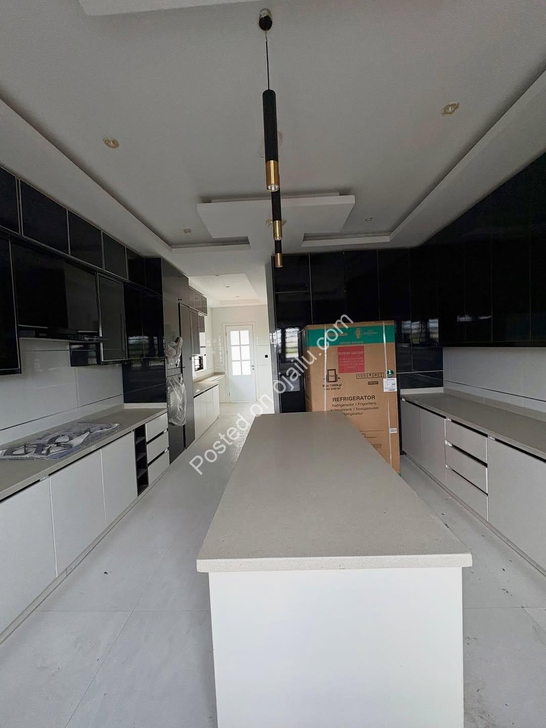 Cinema & Pool: Your 6-Bed Ajah Dream Home