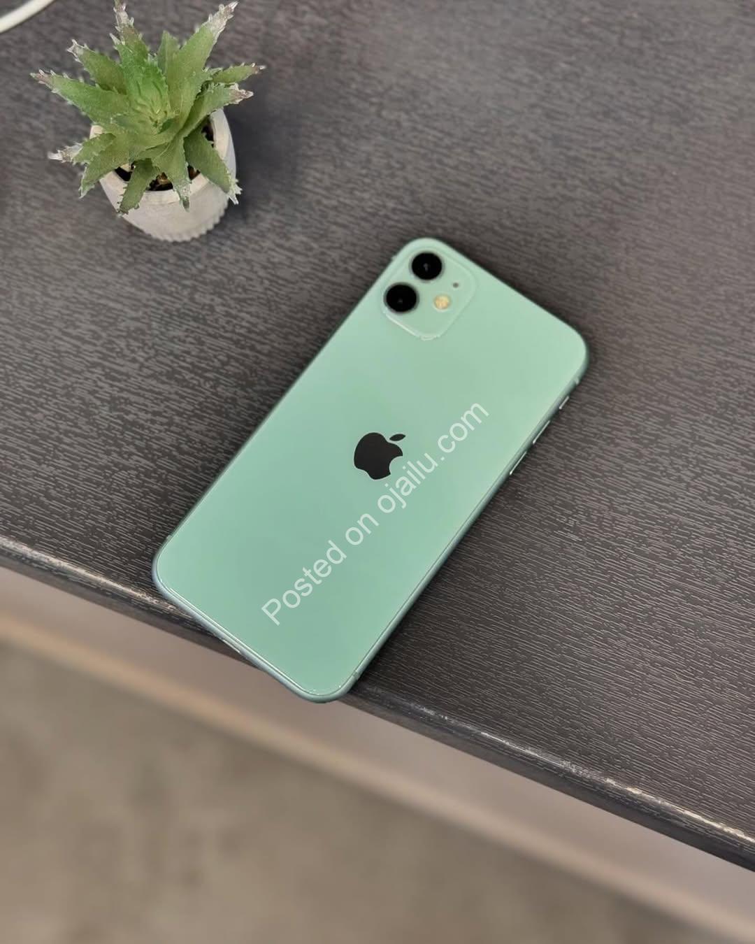 Unlock Premium: iPhone 11 128GB, Pristine & Warranty