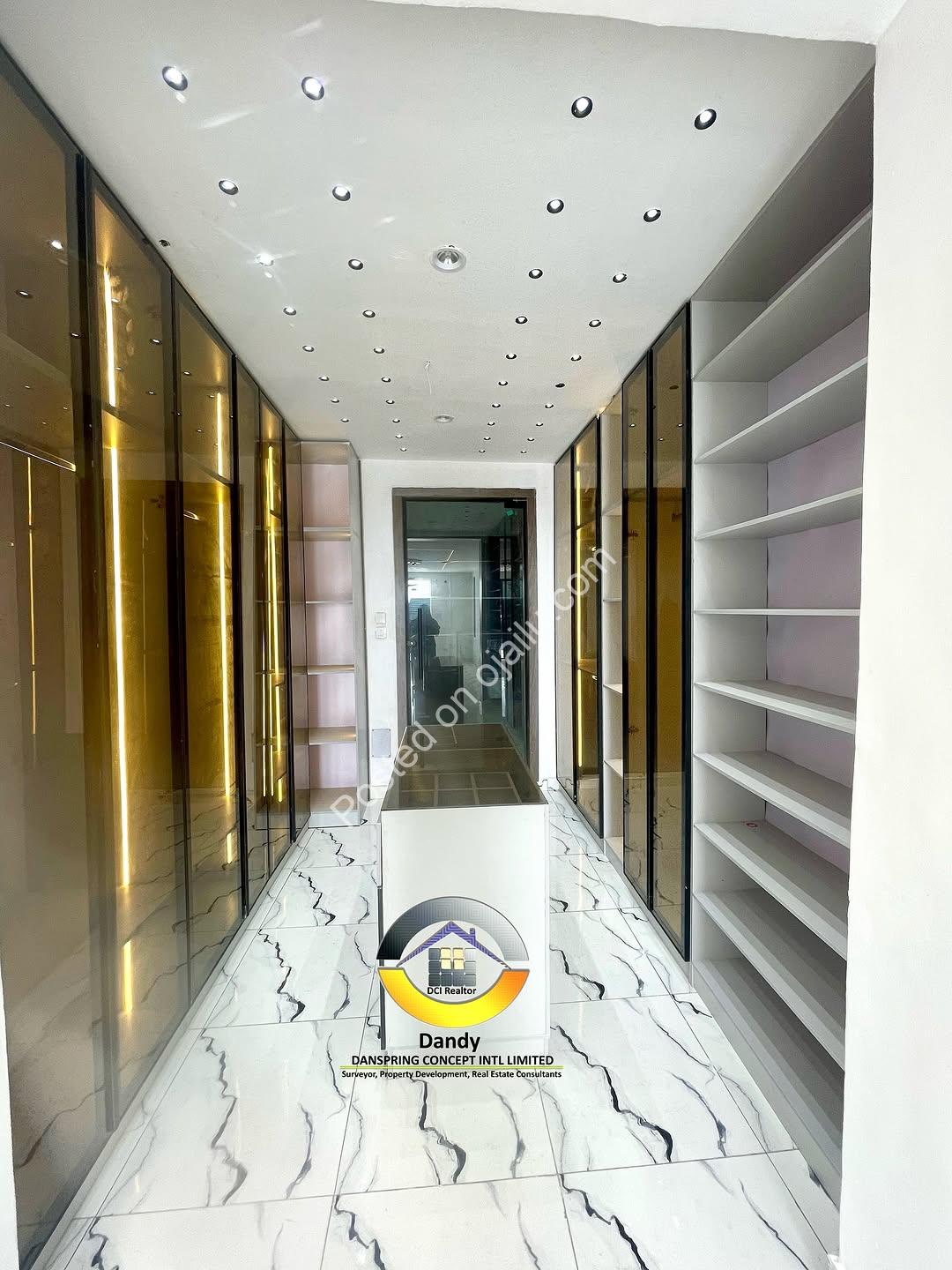 Lekki’s Ultimate 5-Bedroom Oasis with Pool & Rooftop