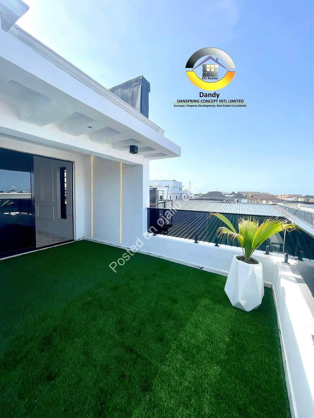 Lekki’s Ultimate 5-Bedroom Oasis with Pool & Rooftop