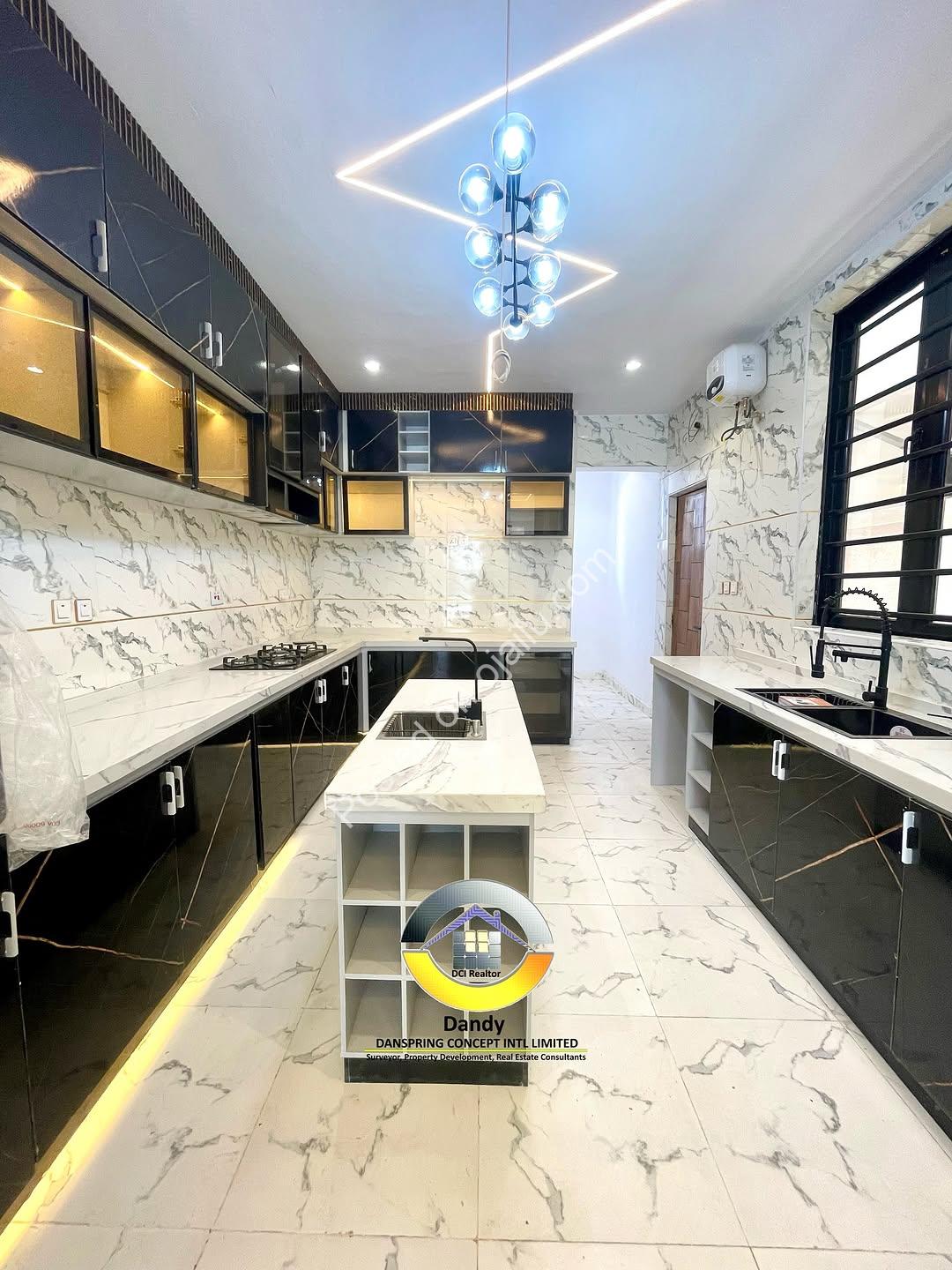 Lekki’s Ultimate 5-Bedroom Oasis with Pool & Rooftop