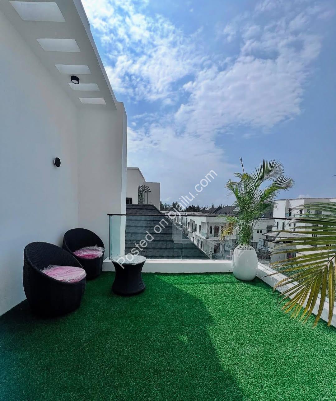 Chevron’s Finest: 5-Bedroom Haven with BQ