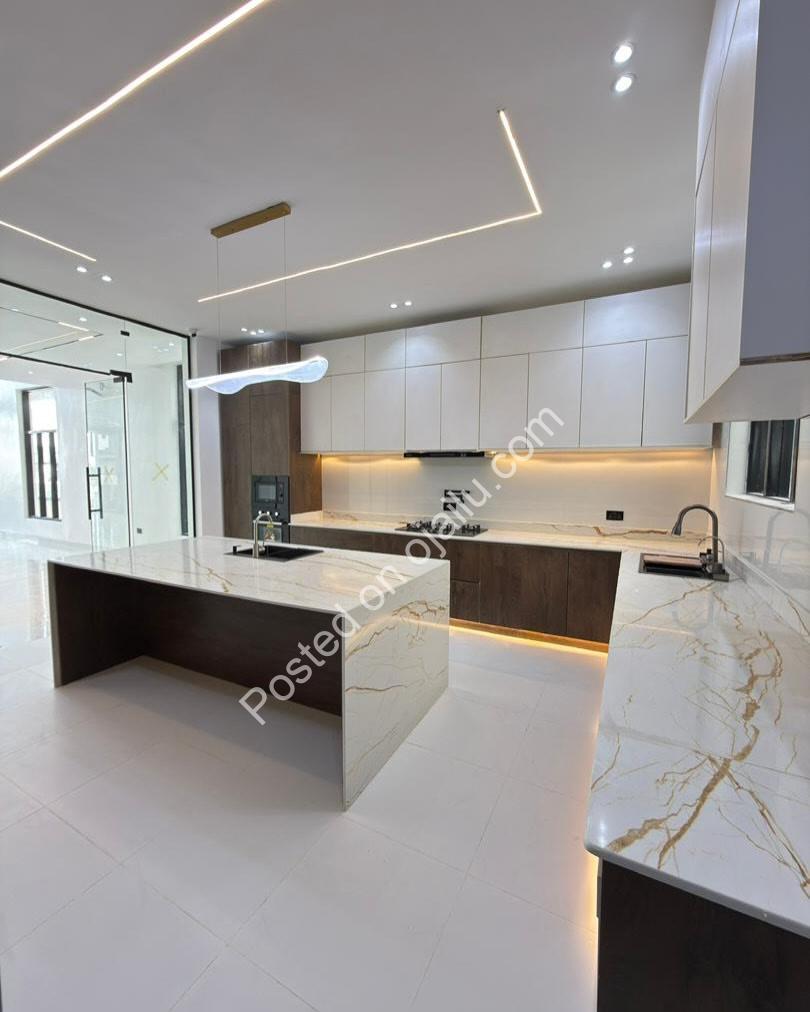 5-Bedroom Lekki Oasis: Pool, Cinema & Rooftop Paradise