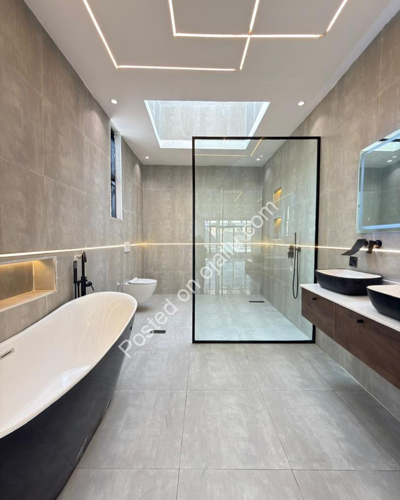 5-Bedroom Lekki Oasis: Pool, Cinema & Rooftop Paradise