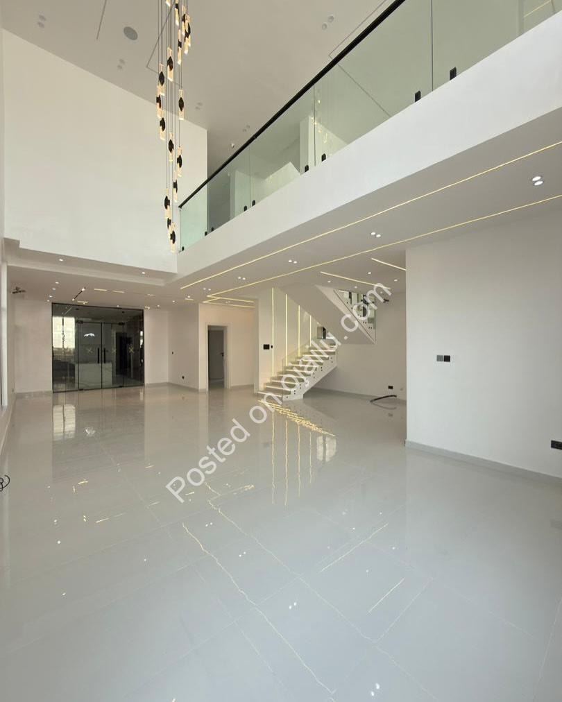 5-Bedroom Lekki Oasis: Pool, Cinema & Rooftop Paradise