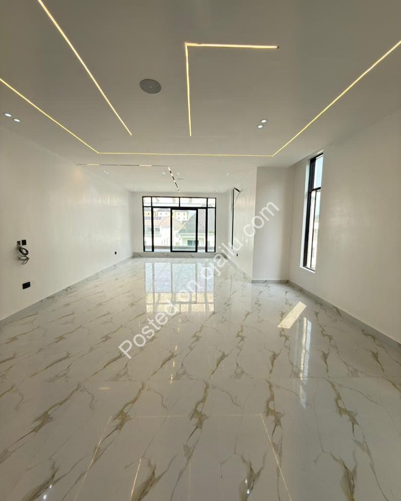 5-Bedroom Lekki Oasis: Pool, Cinema & Rooftop Paradise