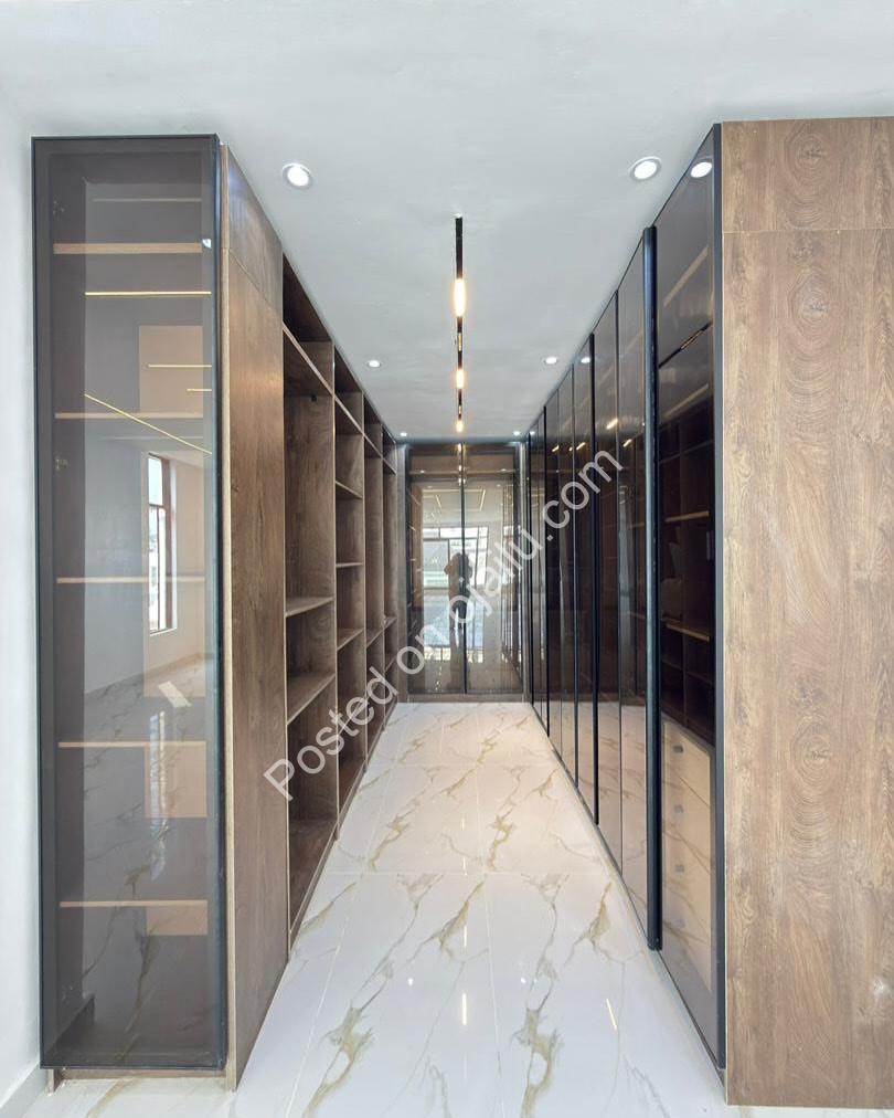 5-Bedroom Lekki Oasis: Pool, Cinema & Rooftop Paradise