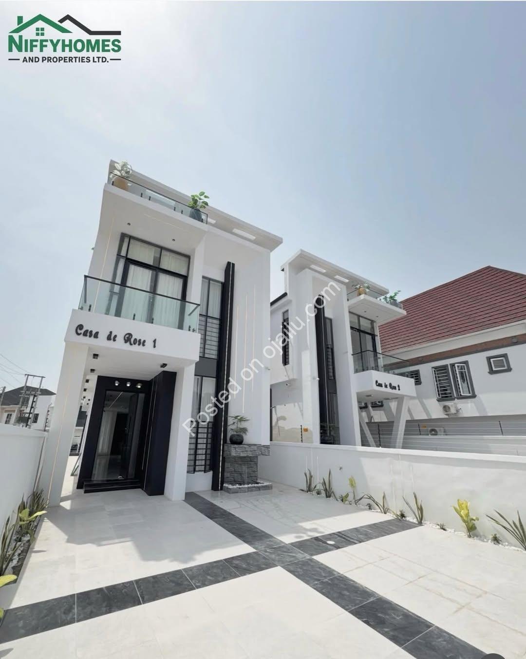 Exquisite 5-Bedroom Duplex with Pool in Ikota