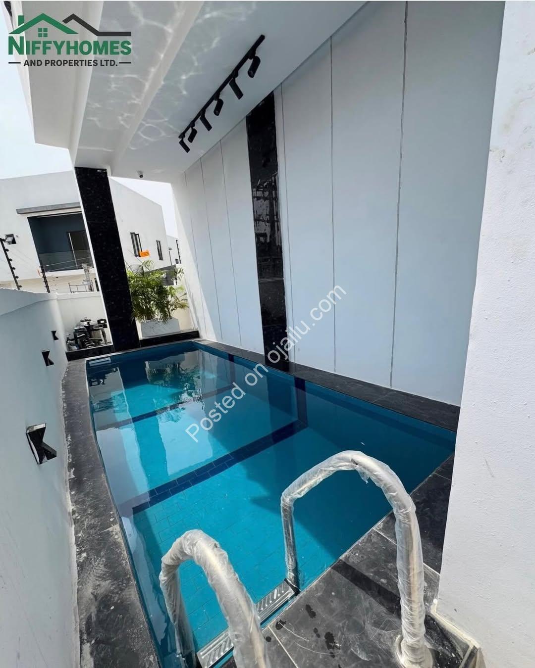 Exquisite 5-Bedroom Duplex with Pool in Ikota