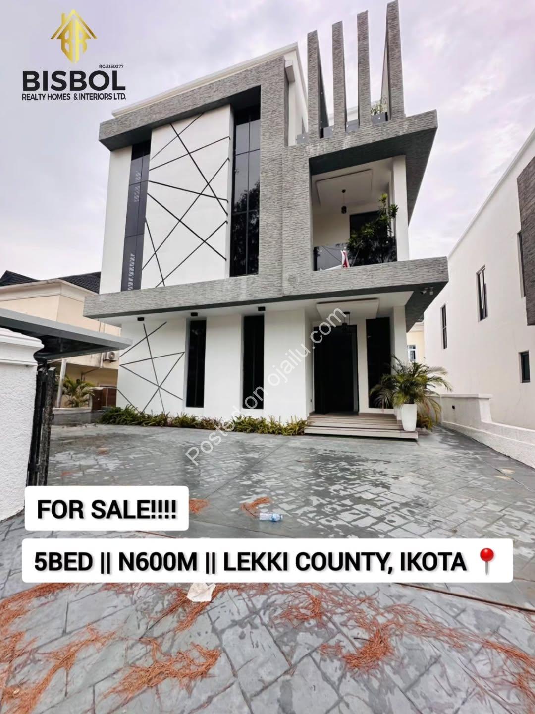 5-Bed Lekki Palace: Pool, Studio & Move-In Ready!