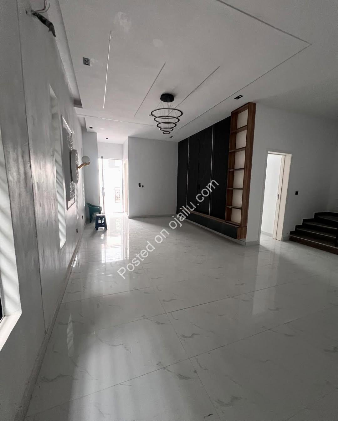Spacious 5-Bedroom Duplex with Pool in Prime Ikota