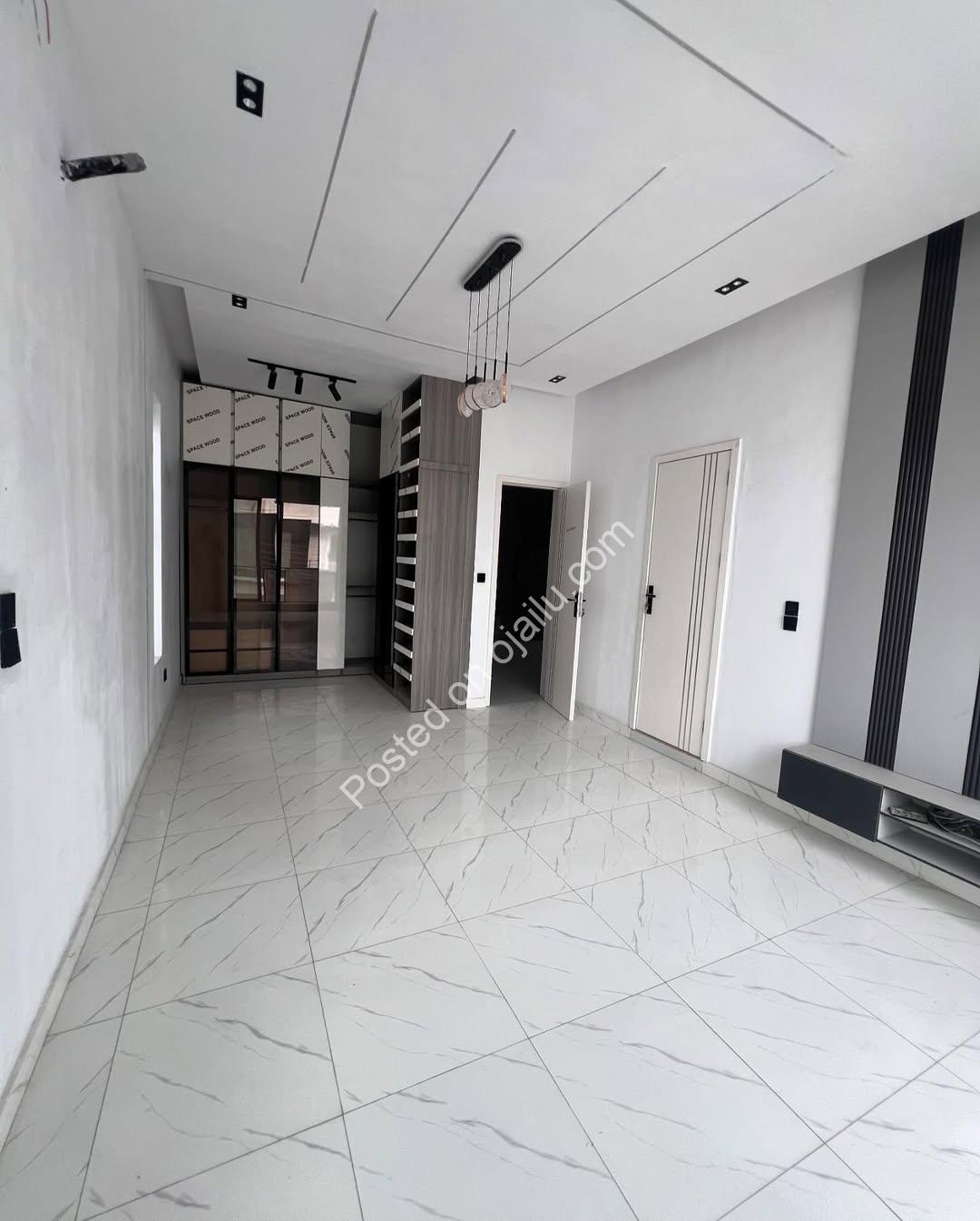Spacious 5-Bedroom Duplex with Pool in Prime Ikota