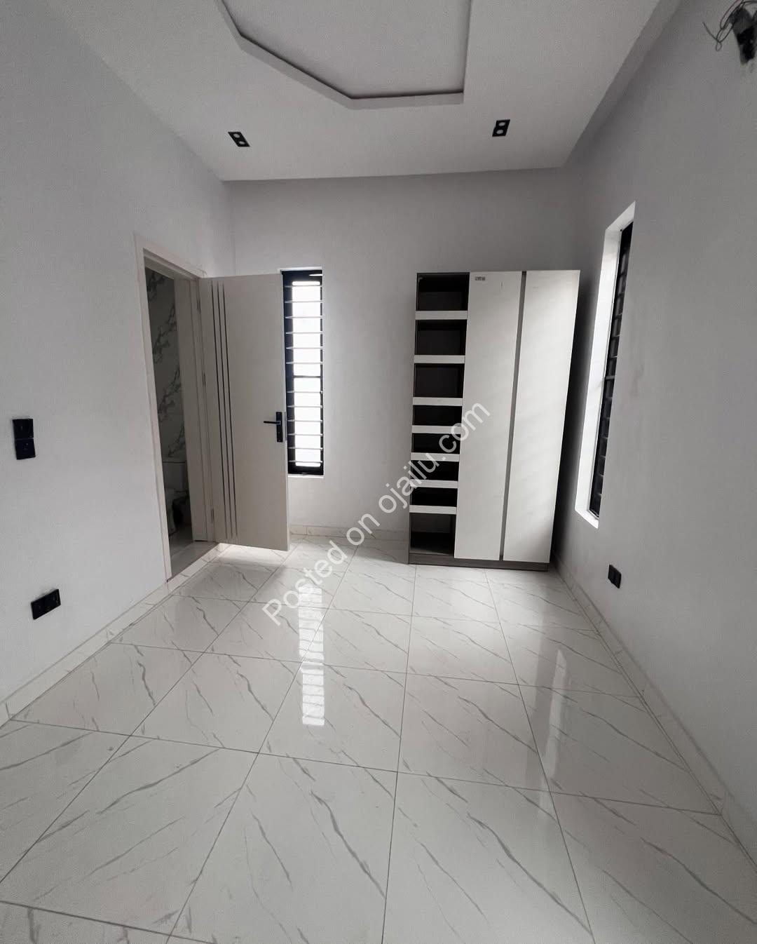 Spacious 5-Bedroom Duplex with Pool in Prime Ikota