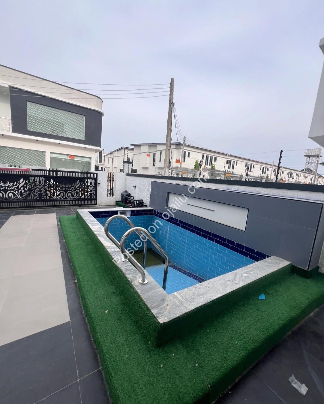 Spacious 5-Bedroom Duplex with Pool in Prime Ikota