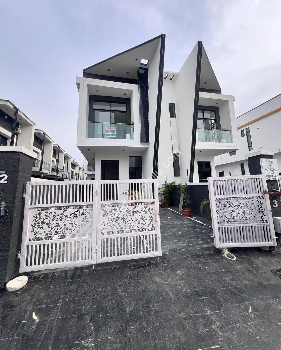 Spacious 4-Bedroom Duplex in Prime Lekki