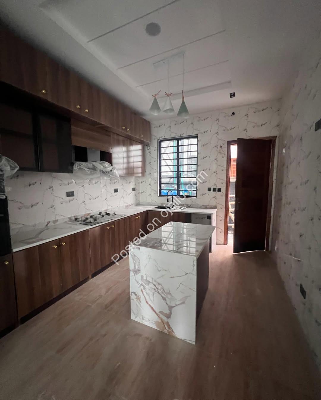 Spacious 4-Bedroom Duplex with En-Suite Bliss in Lekki