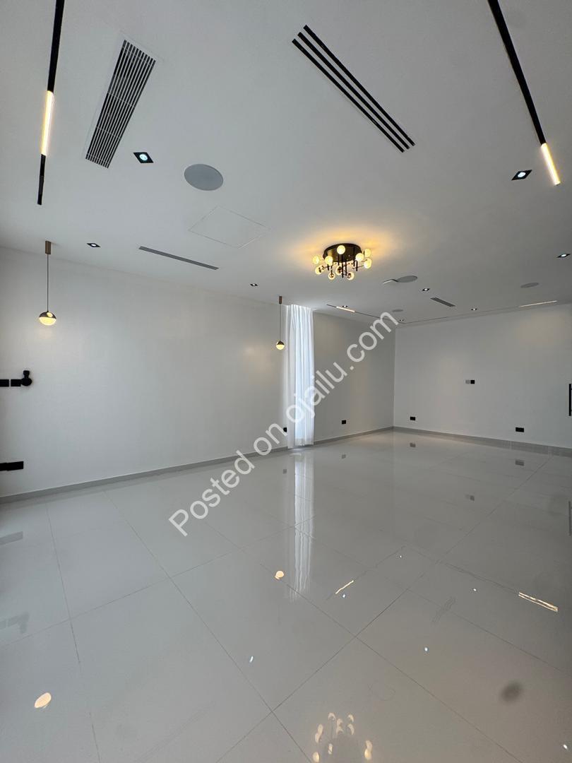 Ikate’s Ultimate 5-Bed Estate: Pool, Elevator & Total Luxury