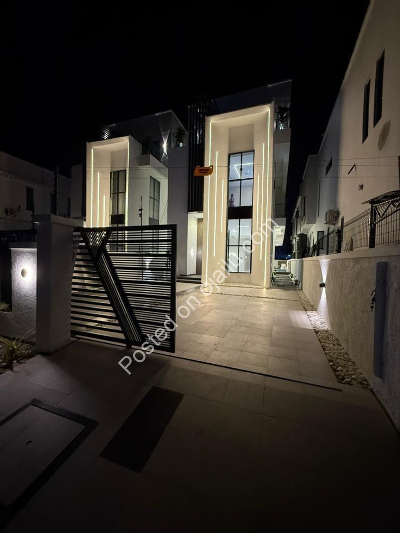 Lekki’s Ultimate 5-Bedroom Estate Haven