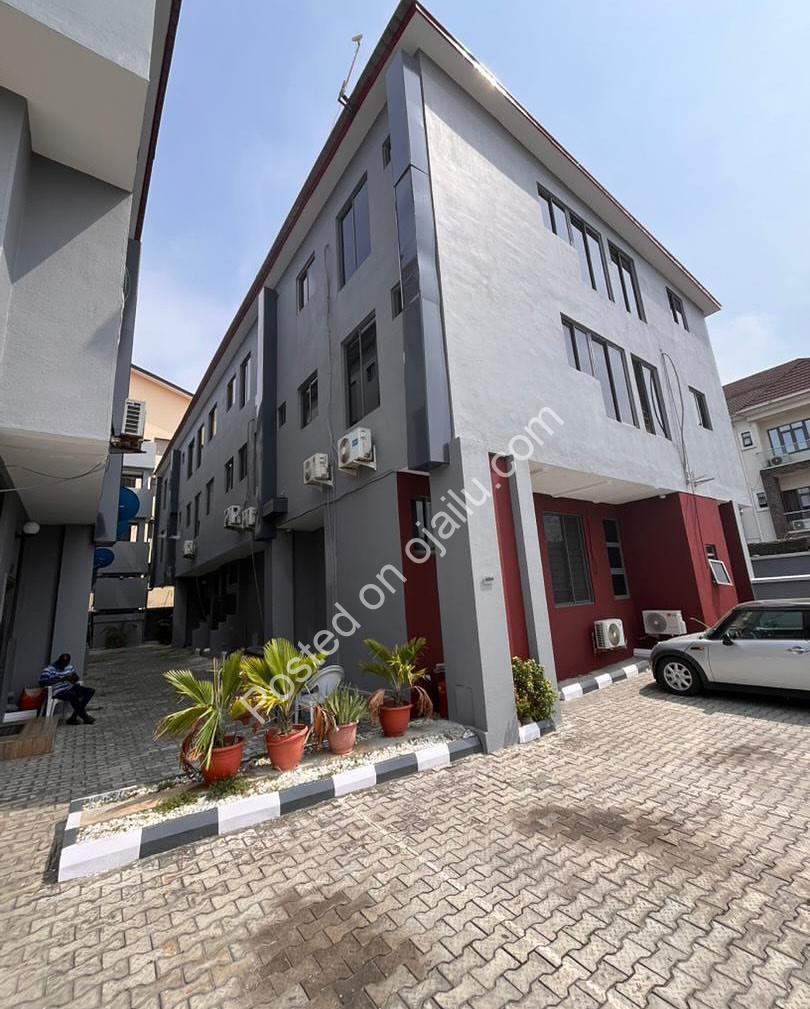 Spacious 3-Bed Ensuite Gem in Prime Lekki Phase 1