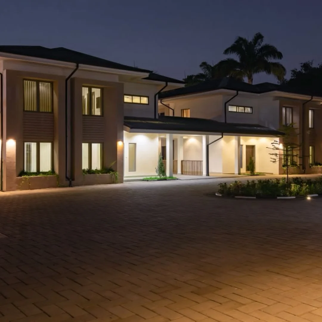 Serene Asokoro Oasis: 3BR Duplex with Pool