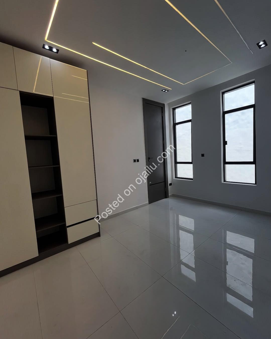 5-Bedroom Haven in Chevron: Luxury Living Awaits