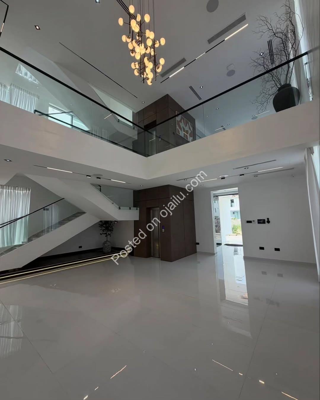 5-Bed Smart Duplex: Cinema, Pool & Elevator