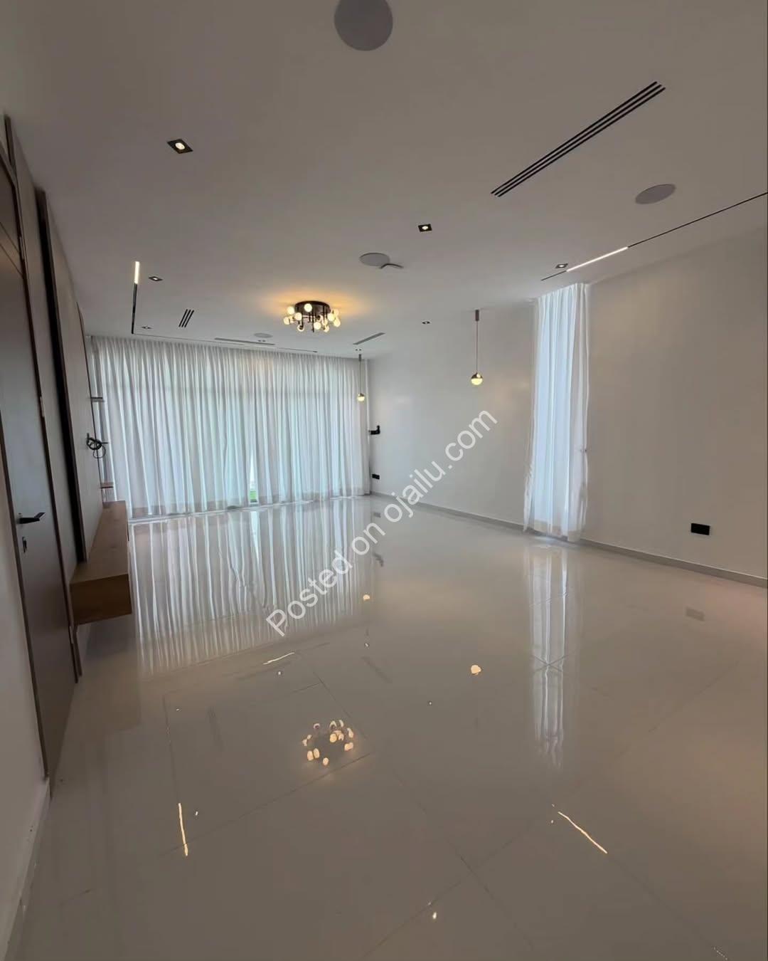 5-Bed Smart Duplex: Cinema, Pool & Elevator