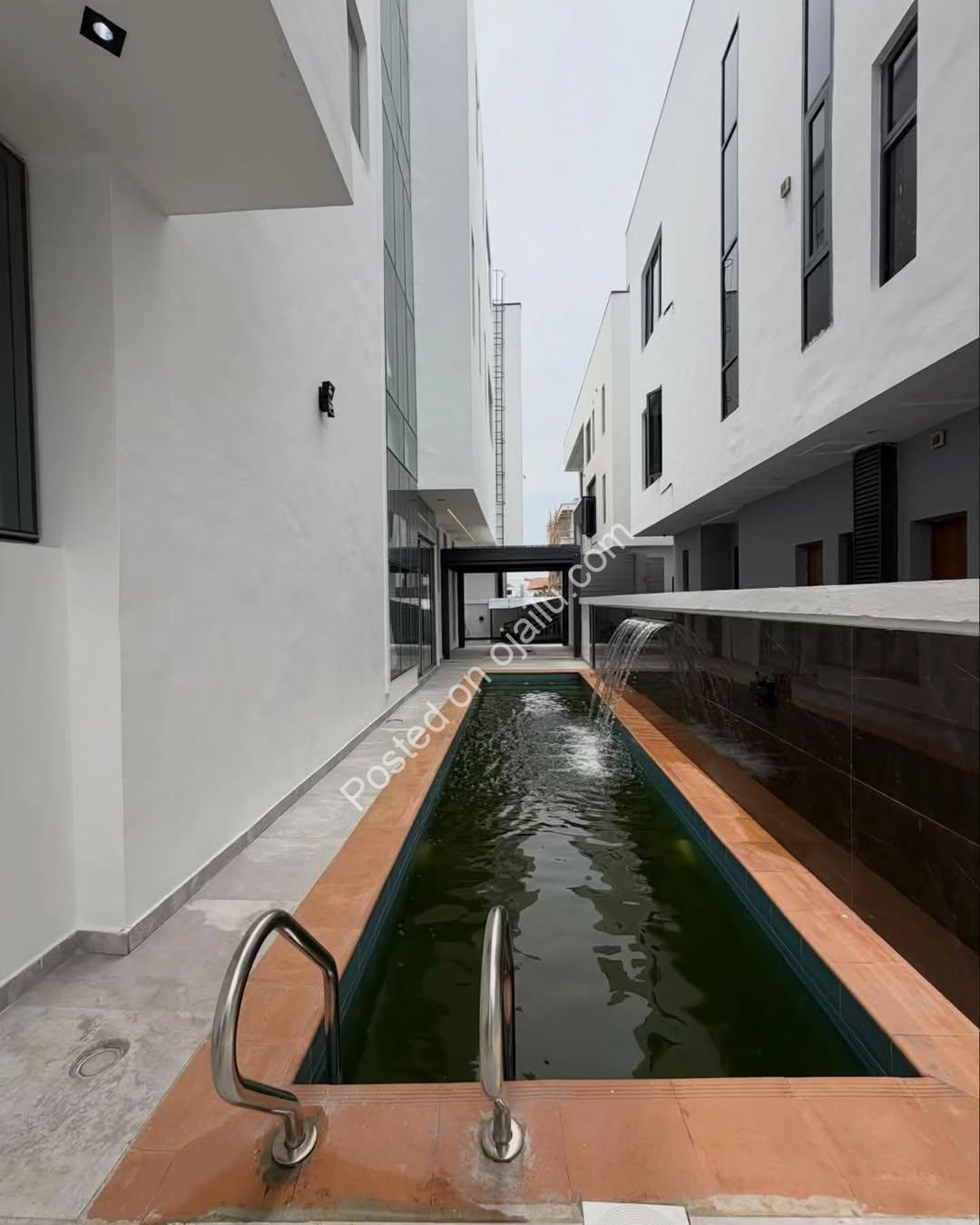 5-Bed Smart Duplex: Cinema, Pool & Elevator