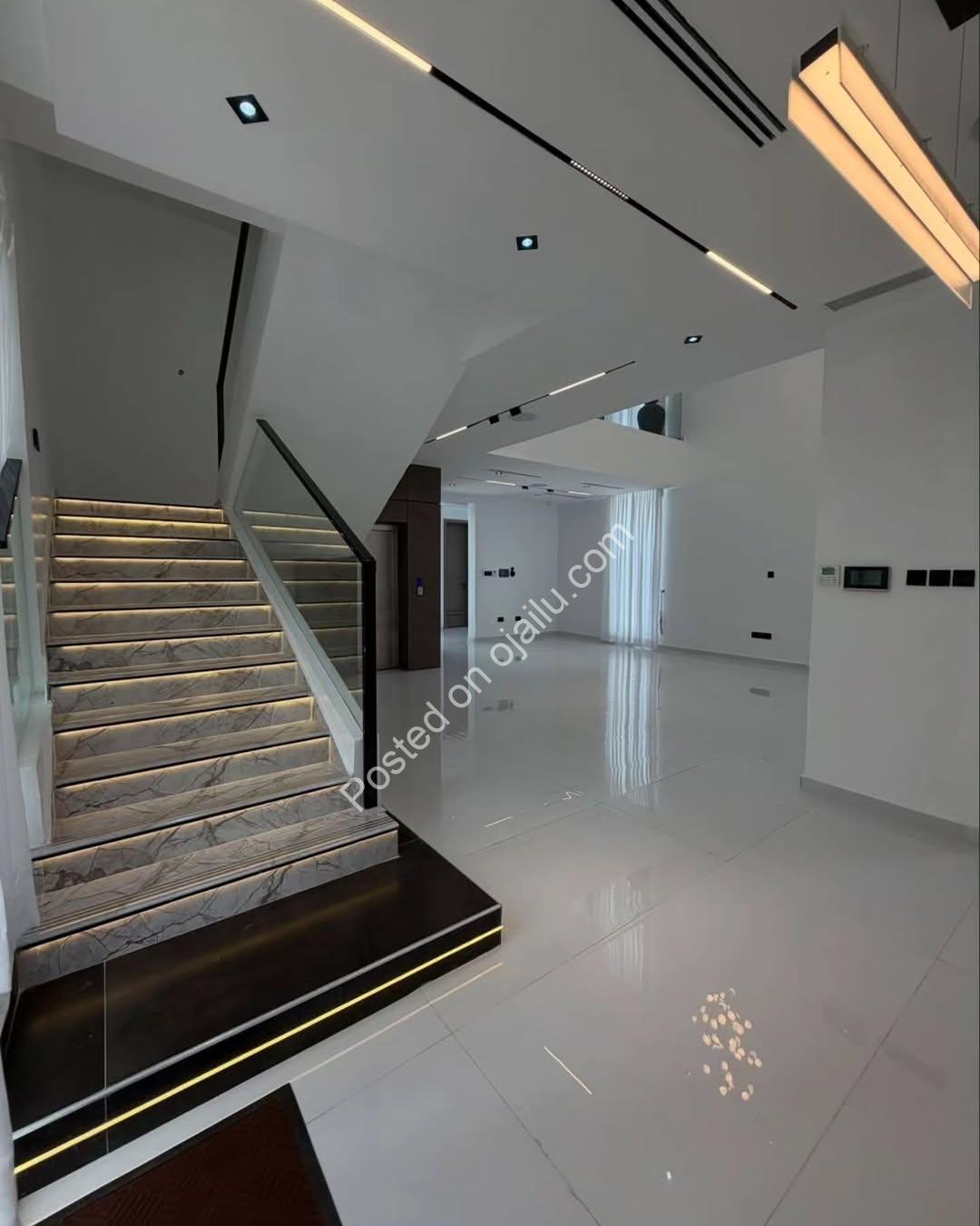 5-Bed Smart Duplex: Cinema, Pool & Elevator