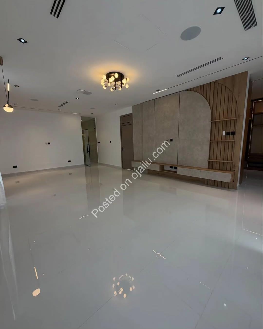 5-Bed Smart Duplex: Cinema, Pool & Elevator