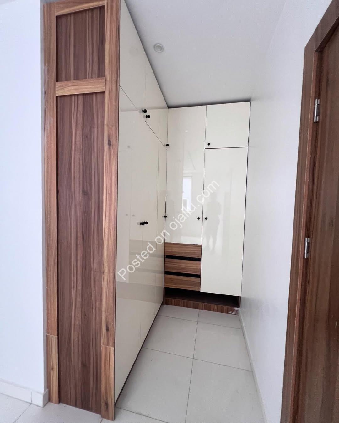 Lagos Island Gem: 2-Bed Ensuite Haven