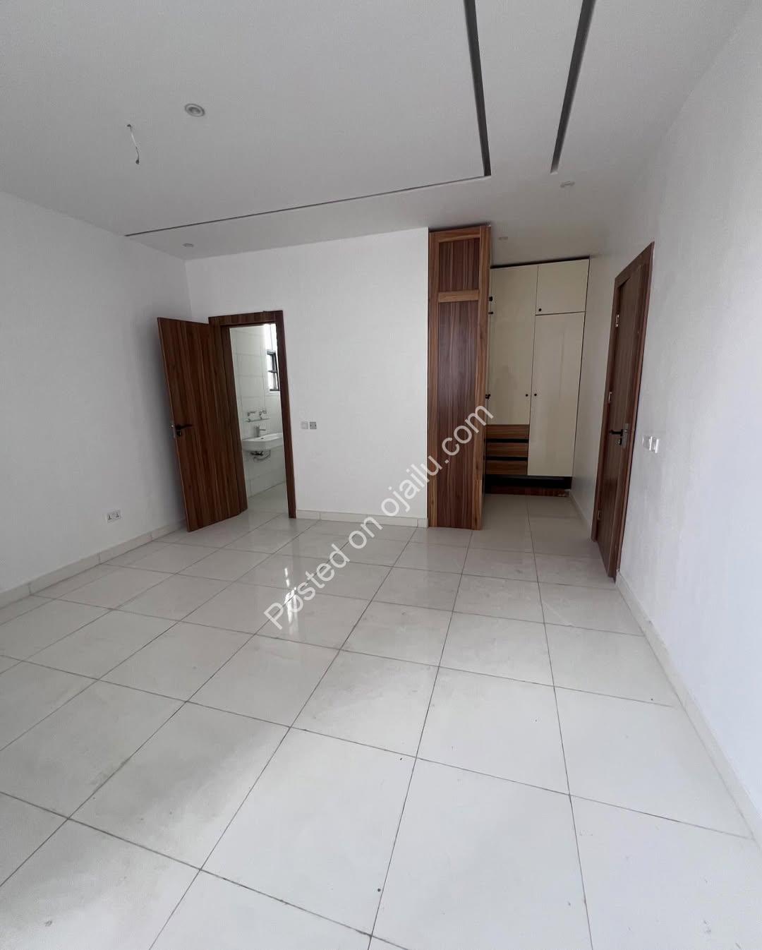 Lagos Island Gem: 2-Bed Ensuite Haven