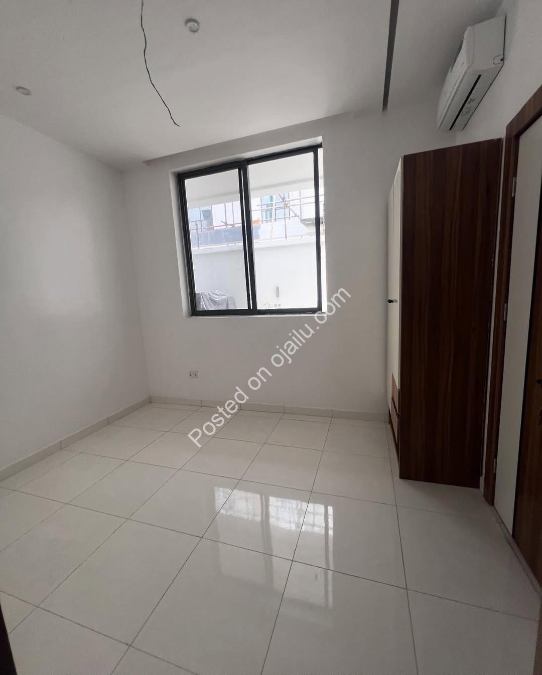 Oniru’s Finest: 1-Bedroom Oasis with Pool & Ensuite