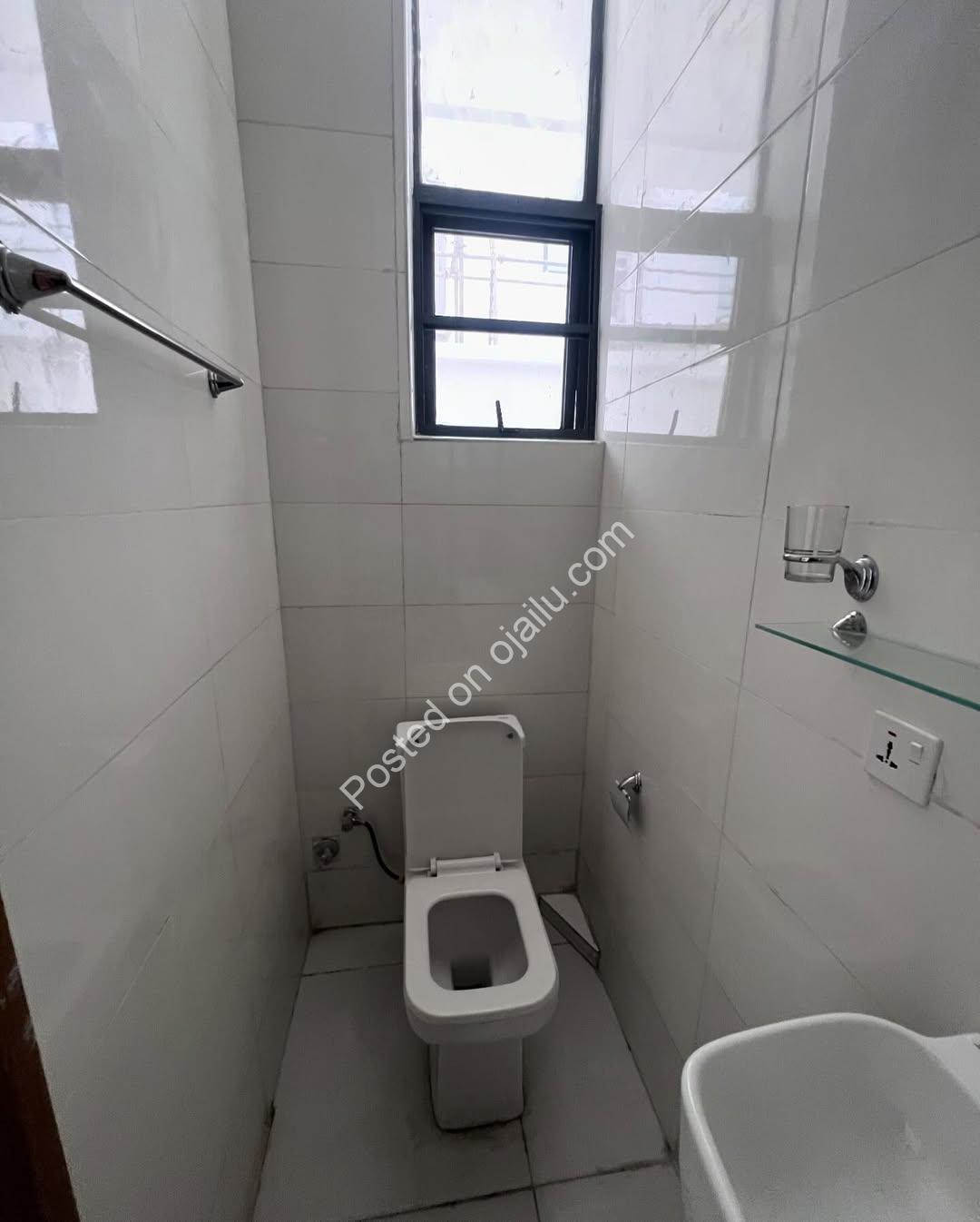 Oniru’s Finest: 1-Bedroom Oasis with Pool & Ensuite