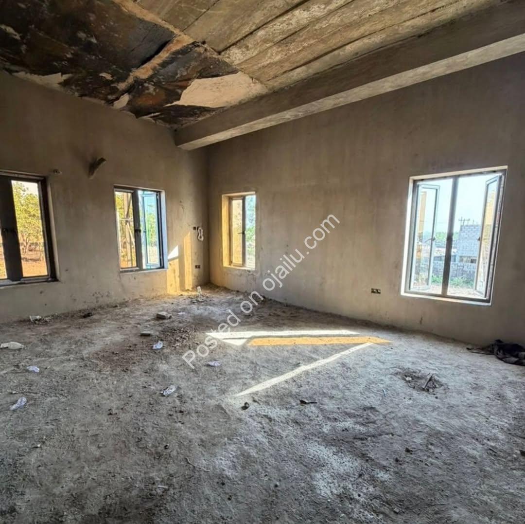 Modern 3-Bedroom Haven with BQ in Kaura District