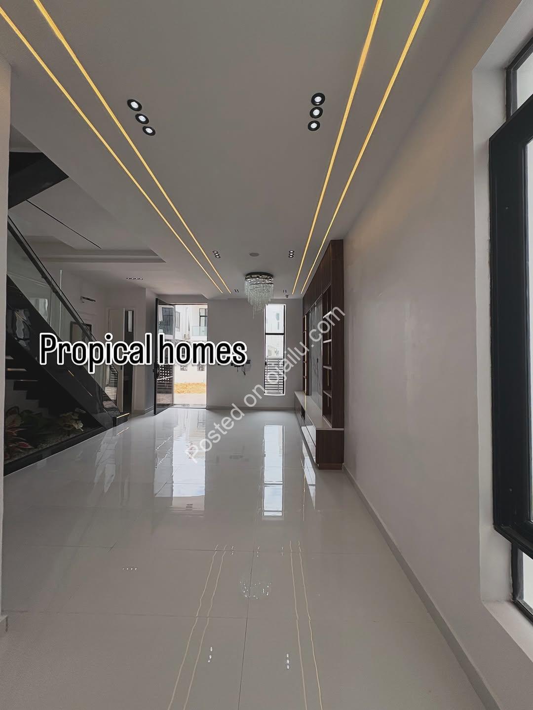 Dream Home Oasis: 4BR Duplex with Pool & BQ