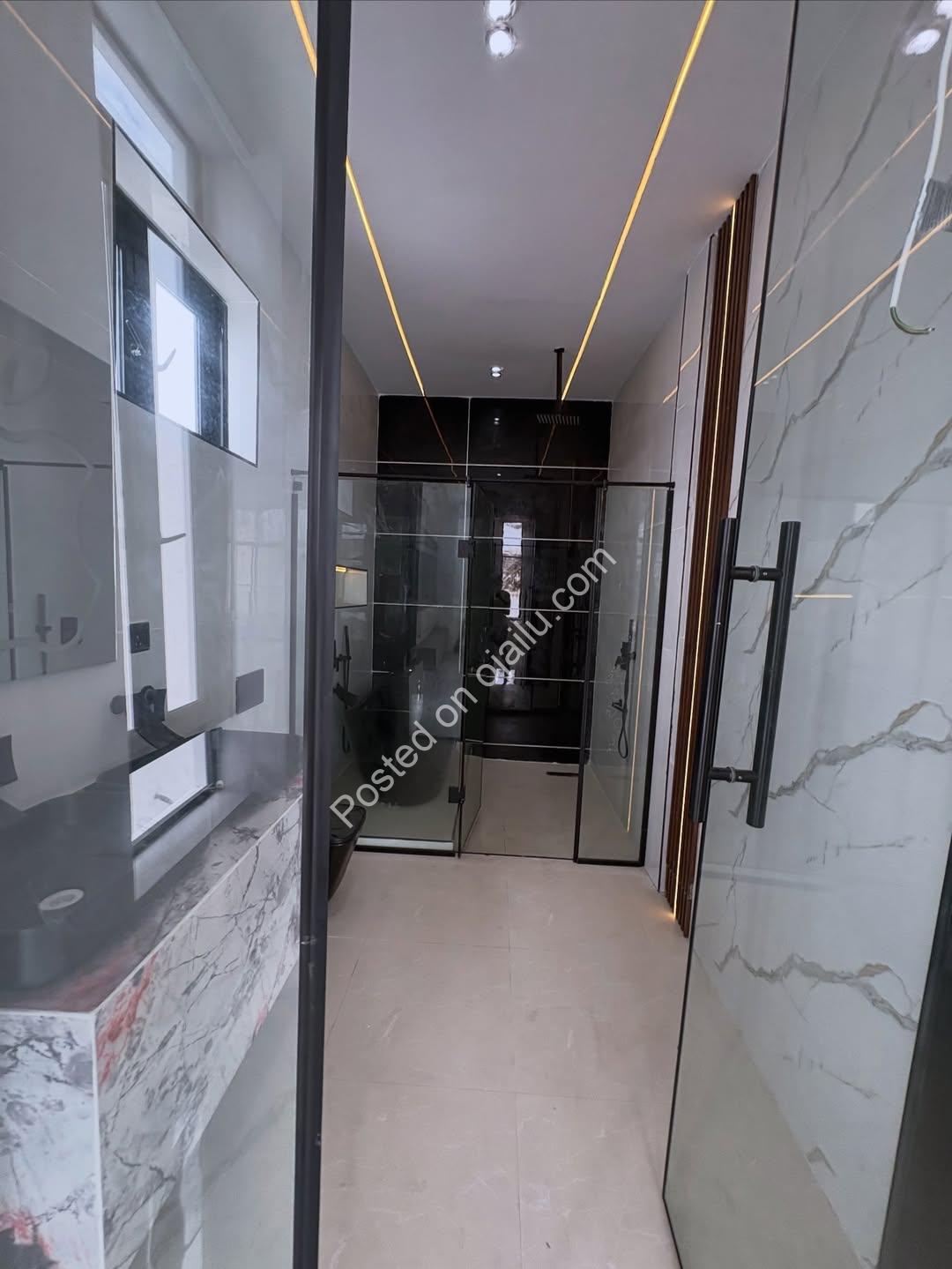 Dream Home Oasis: 4BR Duplex with Pool & BQ