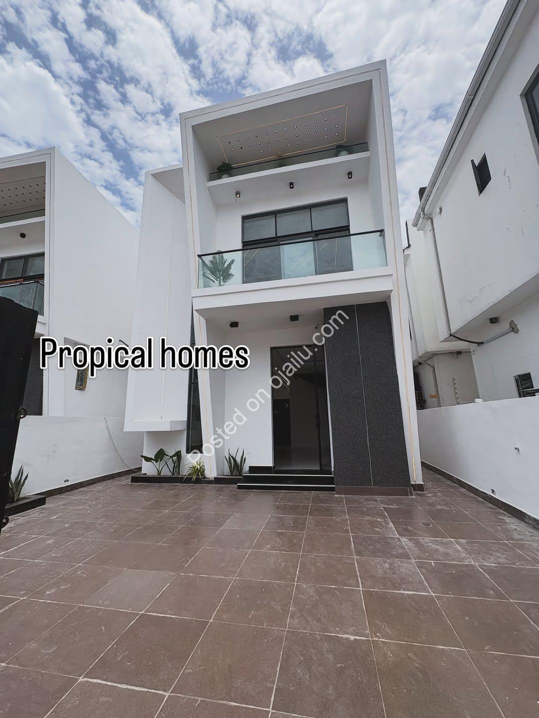 Dream Home Oasis: 4BR Duplex with Pool & BQ