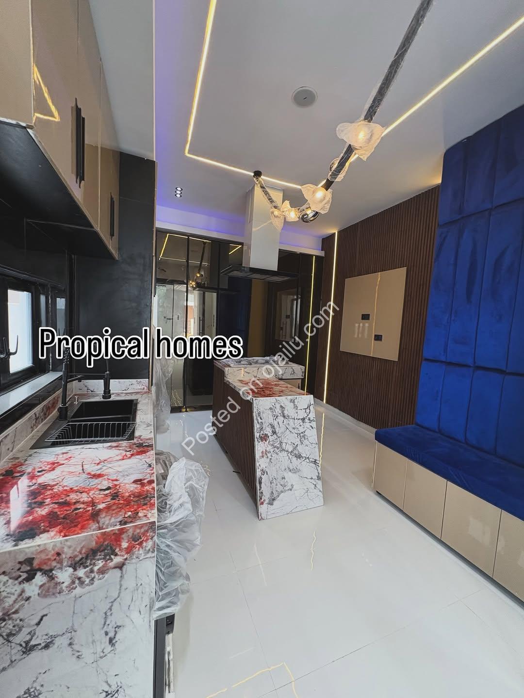 Dream Home Oasis: 4BR Duplex with Pool & BQ